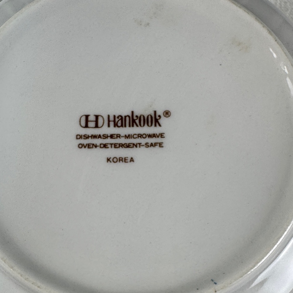 Hancook Festive Winter Scene Ceramic lidded Bowl - Picture 6 of 12